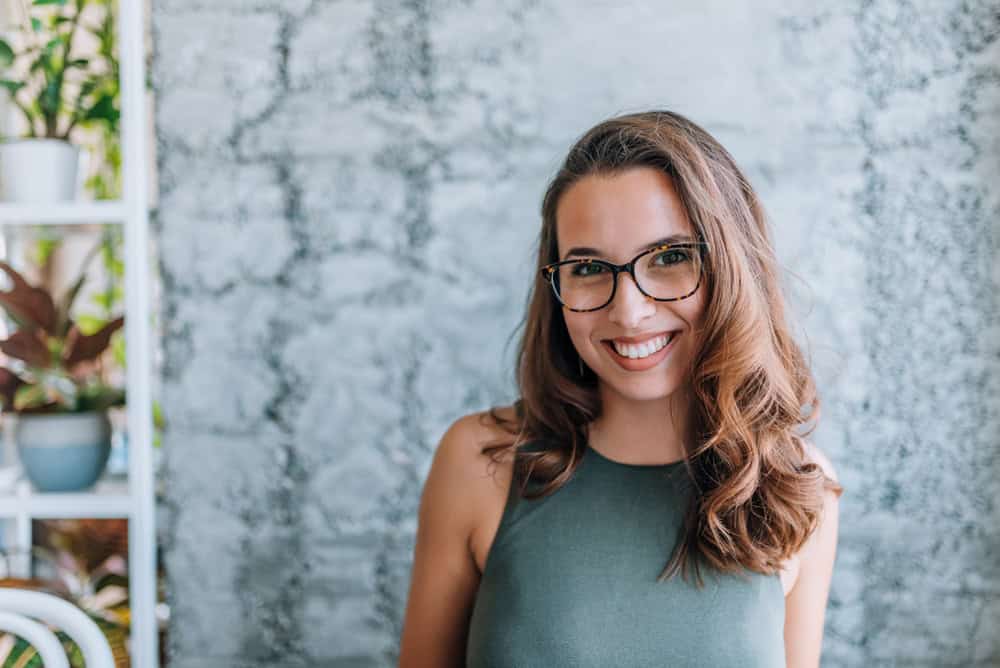 Headshot,Of,Gorgeous,Young,Woman,With,Eyeglasses.